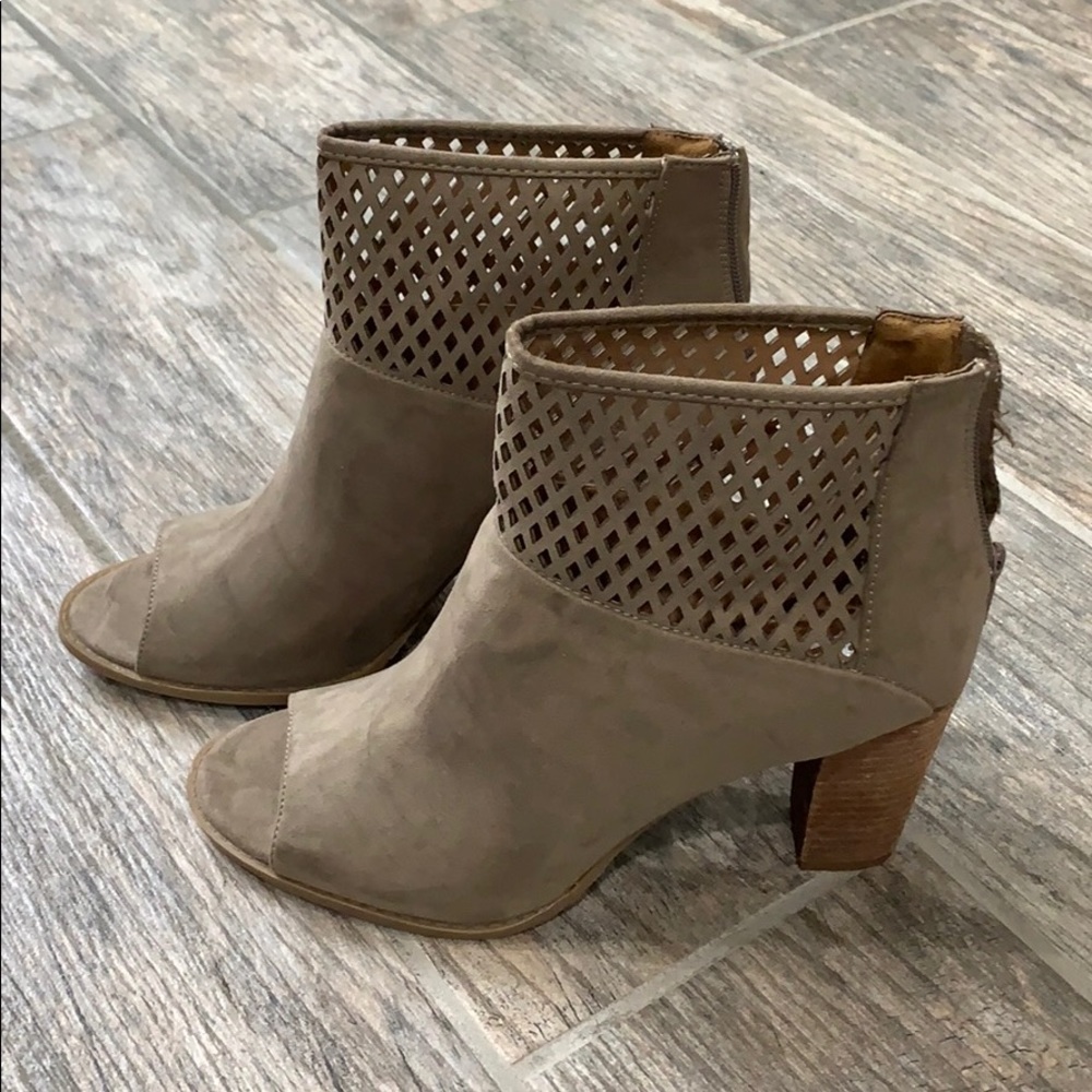 Report open toe high heel shoes